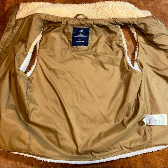 Gap Kids Sherpa Vest - Size 5 - Picture 3 of 5